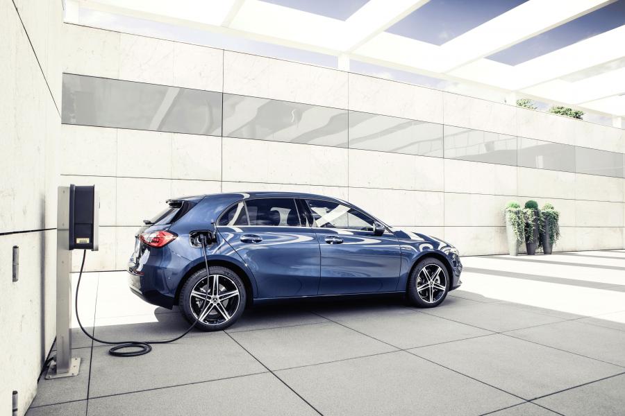  Mercedes-Benz A250 e (W177) 2019 года  (WW) (фото 8 из 33)